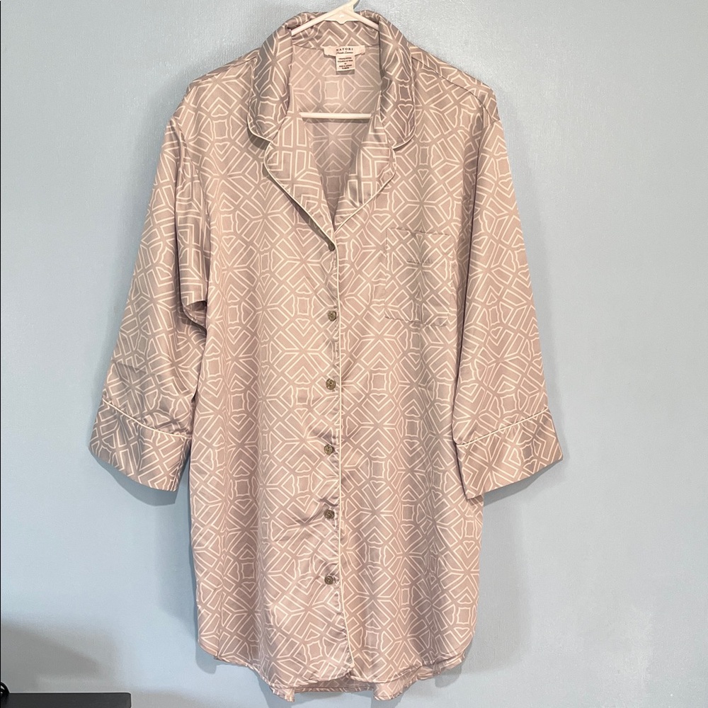 Natori Silver and White Geometric Pajama Top sleep shirt size medium no pockets